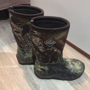 Size 11 Kids Muck Boots Camo
